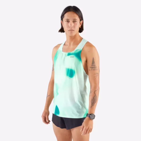 เสื้อกล้ามใส่วิ่งน้ำหนักเบาสำหรับผู้ชายรุ่น Run 900 Replika
