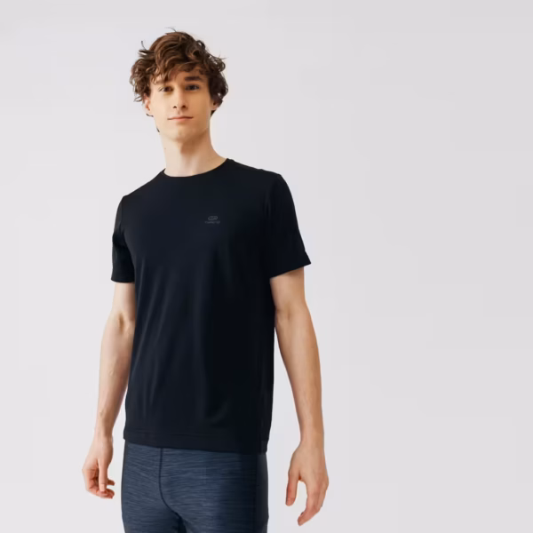 เสื้อยืดผู้ชายสำหรับใส่วิ่งมีคุณสมบัติระบายอากาศได้ดีรุ่น DRY (สีดำ)